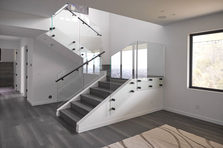 glass staircase baluster